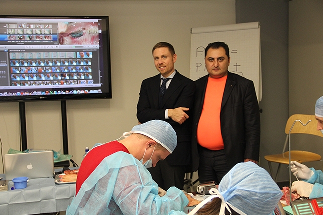 Давтян Давид Арменович принял участие на практическом семинаре по хирургической пародонтологии методы хирургического пародонтологического лечения, способы наложения швов
